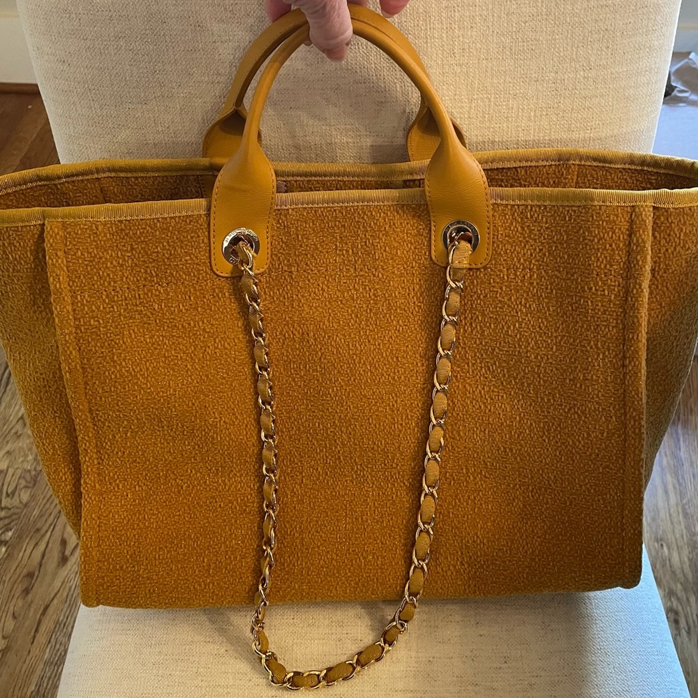 CHANEL ‼️SOLD‼️ LARGE LIMITED EDITION DEAUVILLE TOTE BAG, LARGE~METALLIC~TWEED - Picture 7 of 17